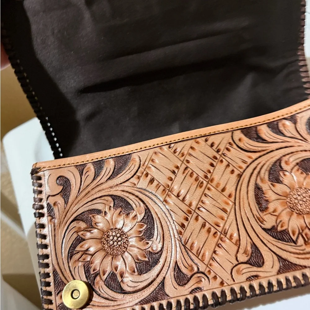 N/A authentic tooled